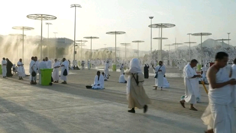 À la Mecque, les pèlerins en quête de fraîcheur