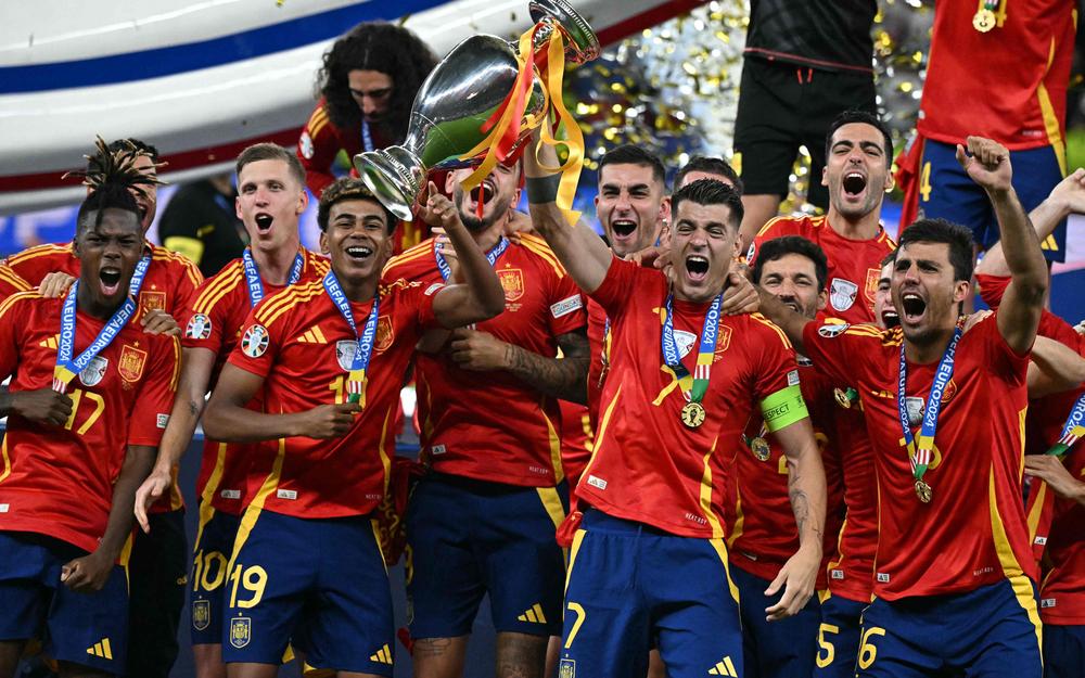 Oui, oui, le football est rentré chez nous !