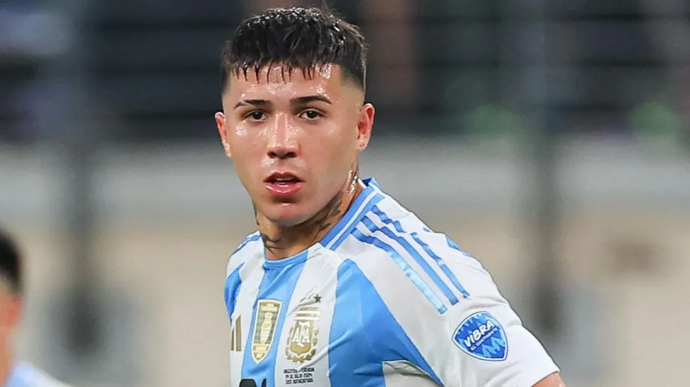 Fernandez fait face à des mesures disciplinaires pour des chants racistes présumés.