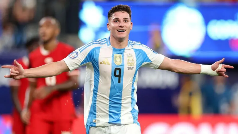 L&rsquo;Atlético signe un contrat de 81,5 millions de livres sterling pour Alvarez, joueur de Manchester City