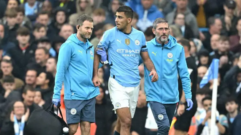 Guardiola confirme l&rsquo;absence de Rodri pour la saison en raison d&rsquo;une blessure au ligament croisé antérieur
