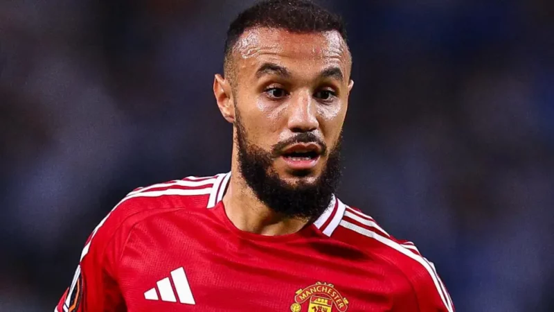 Mazraoui de Man Utd a une intervention mineure après des palpitations.