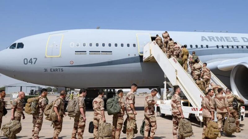 Les forces françaises quittent définitivement une première base au Tchad