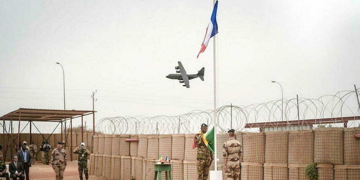 La France en Afrique : derrière les bases militaires, la remise en question d’un système néocolonial