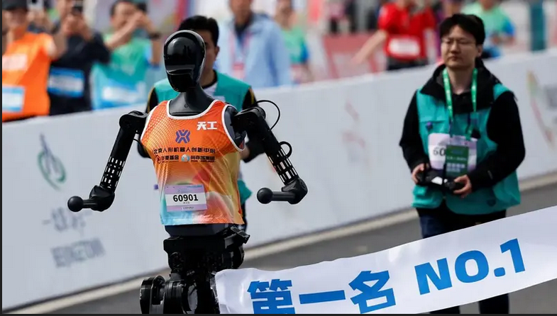 Des robots humanoïdes bouclent le semi-marathon de Pékin