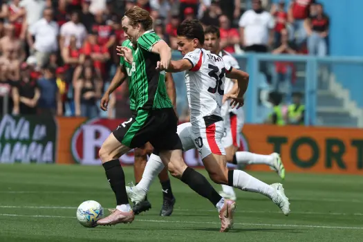 En Serie A, AC Milan chute face à US Sassuolo et voit sa qualification pour la Ligue des champions compromise.